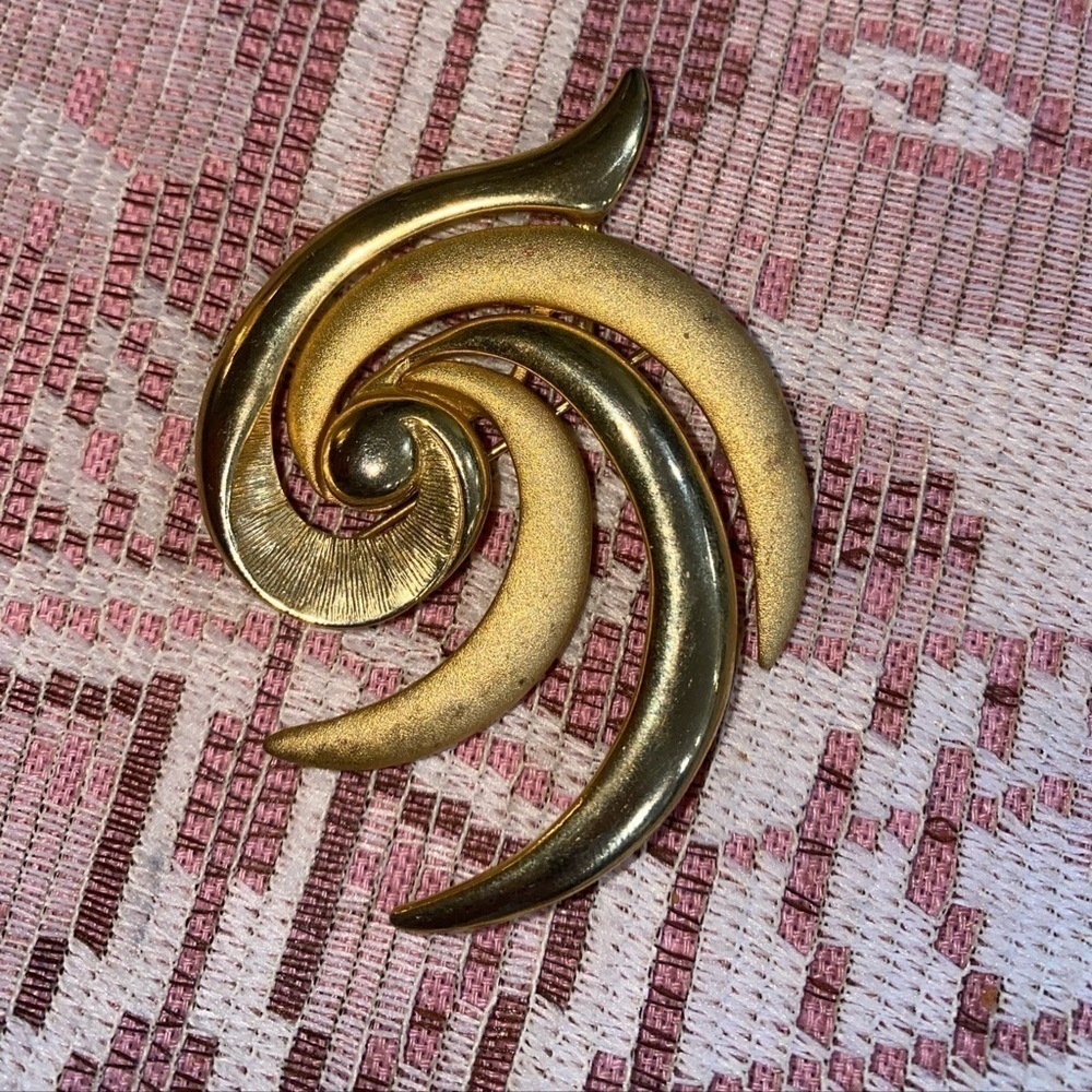 Tona Signed Pin Brooch Modern‎ Design Swirl Large  Costume Jewelry